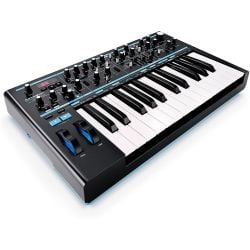 سينثيسايزر تناظري Novation Bass Station II من نوفيشن