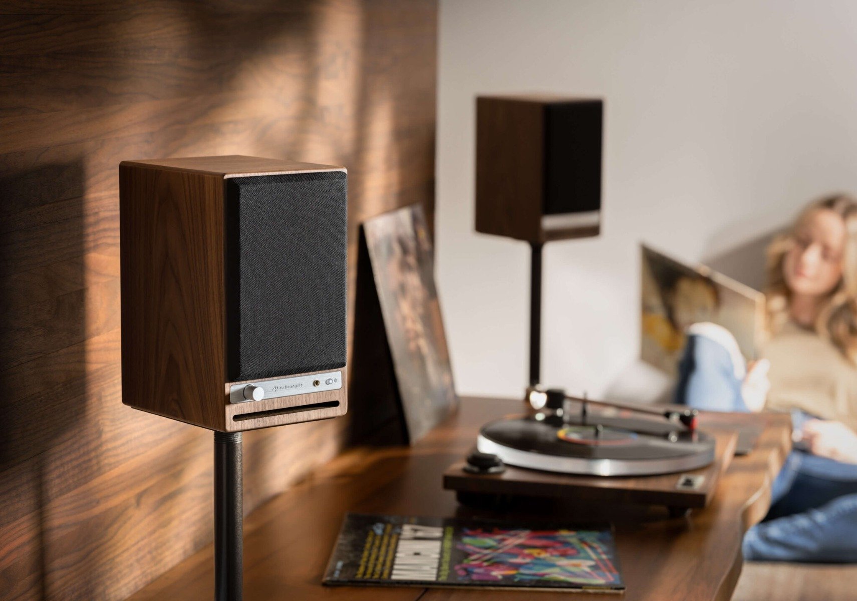 The Perfect Harmony of Modern Design and Dynamic Sound