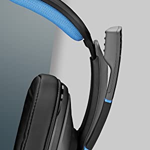 Closed acoustic gaming headset