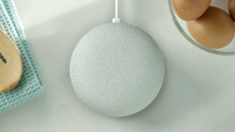 Google تُعلن عن Google Home Mini بسعر 49 دولار ليُنافس Amazon Echo Dot