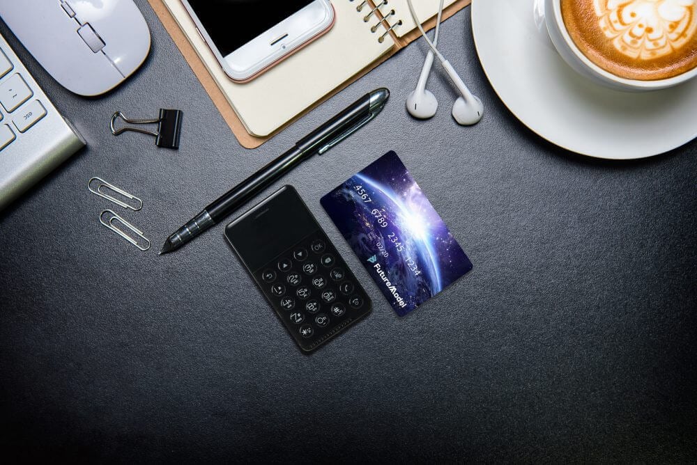 هاتف NichePhone-S في حجم بطاقة الائتمان