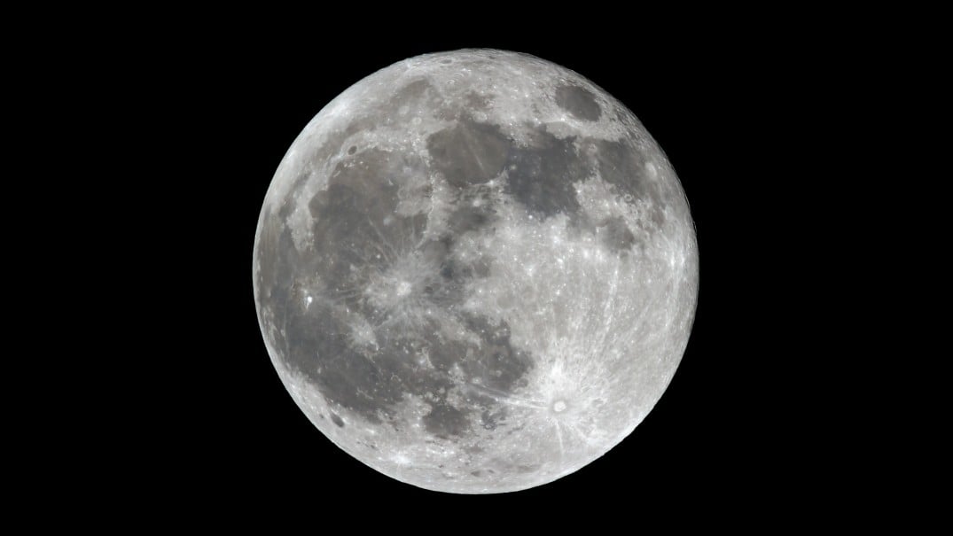 تصوير القمر باحترافية ... الدليل الكامل لالتقاط أفضل الصور الممكنة للقمر