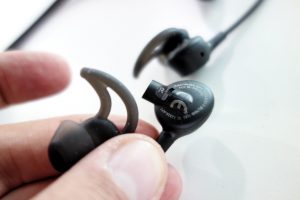 bose-qc30-earpiece-detail