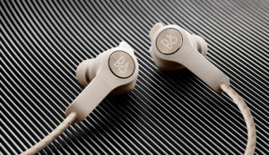 beoplay e6 earbuds sand